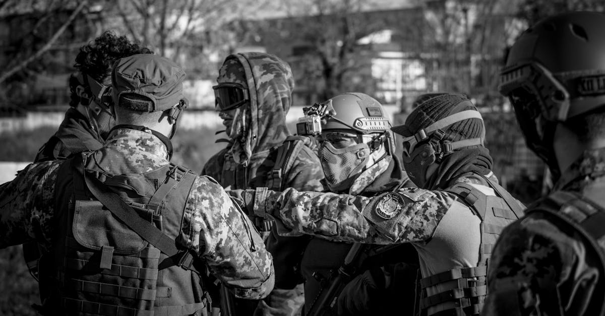 如何通过游戏教育鼓励玩家理解和抵制技术支持辅助？